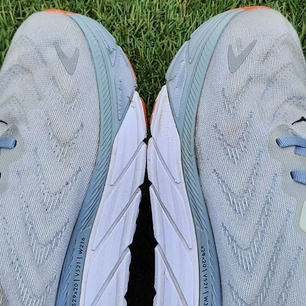 HOKA ARAHI 6 - Womens Sneakers - SIZE 10B - Please See Pictures